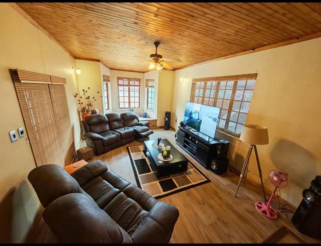 4 BEDROOM HOUSE FOR SALE IN VAALPARK